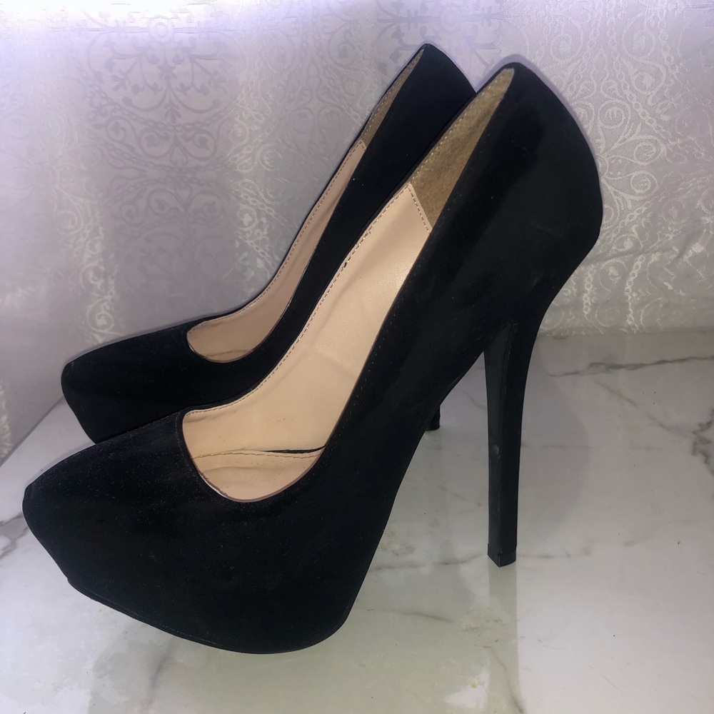 All black pumps